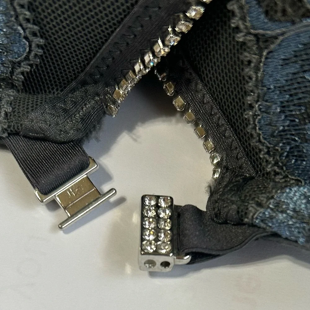 La Senza Beyond Sexy Push-up Bra 34B. Crystal Details. - Picture 11 of 13